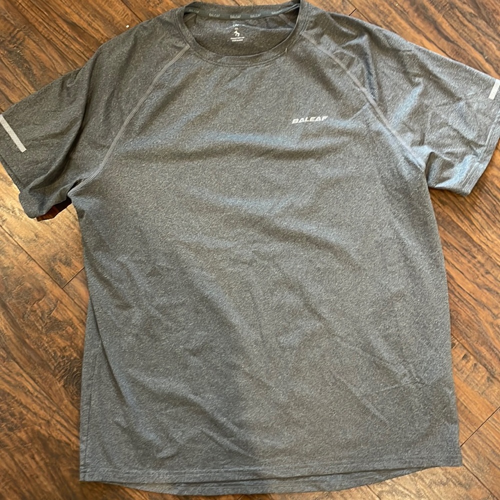 Mens XXL moisture wicking shirt